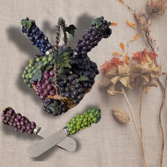 Vintage Grape Cluster Cheese Spreader Set - Resin Grapes in Wicker Basket Holder - Picture 4 of 4